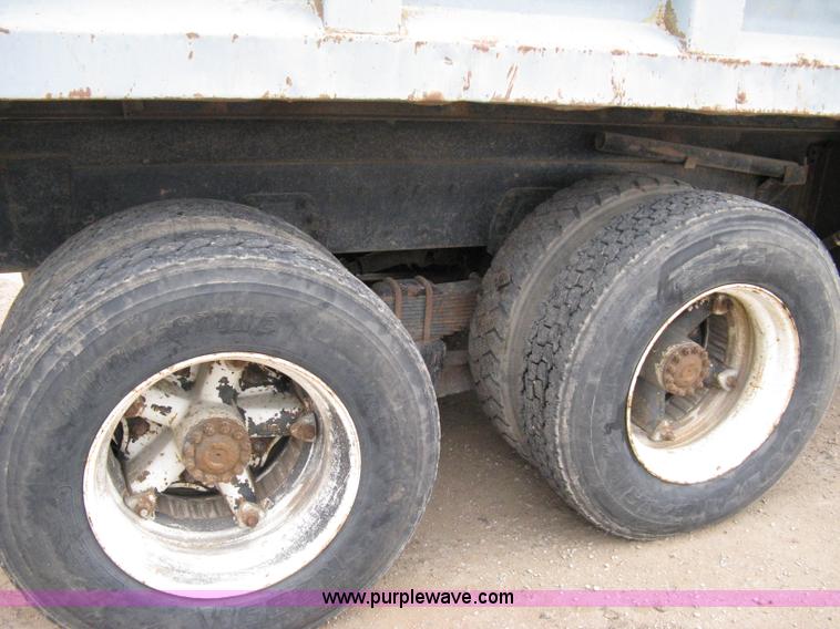 image for item 8095 1991 Ford FT900 tandem axle dump truck