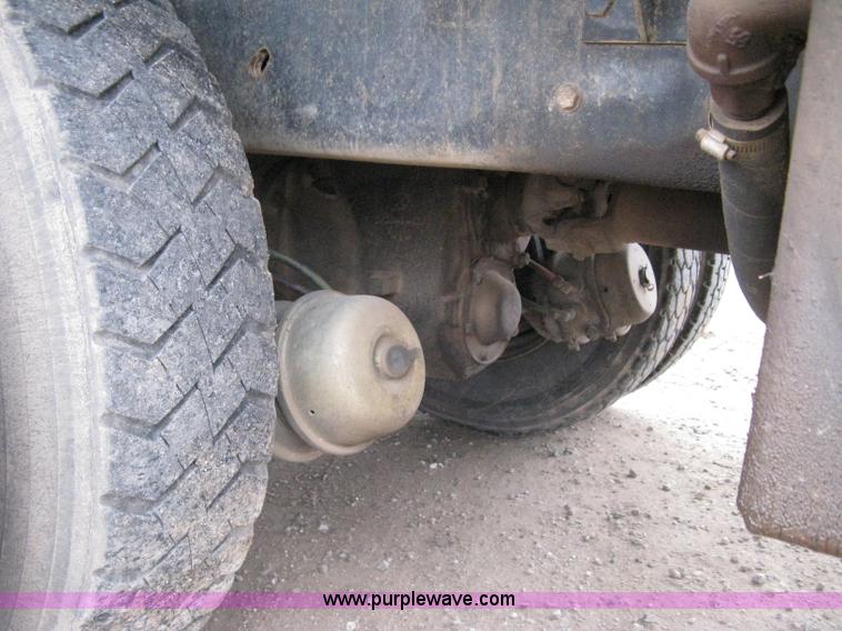 image for item 8095 1991 Ford FT900 tandem axle dump truck