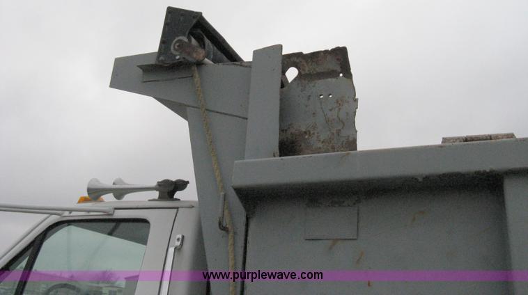image for item 8095 1991 Ford FT900 tandem axle dump truck