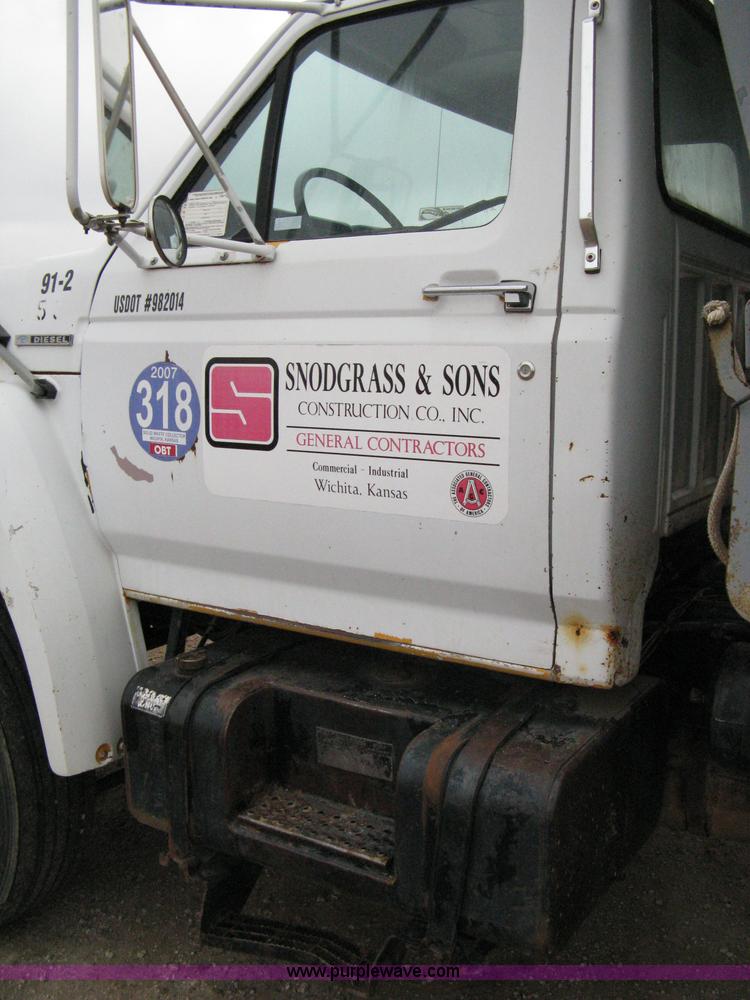 image for item 8095 1991 Ford FT900 tandem axle dump truck