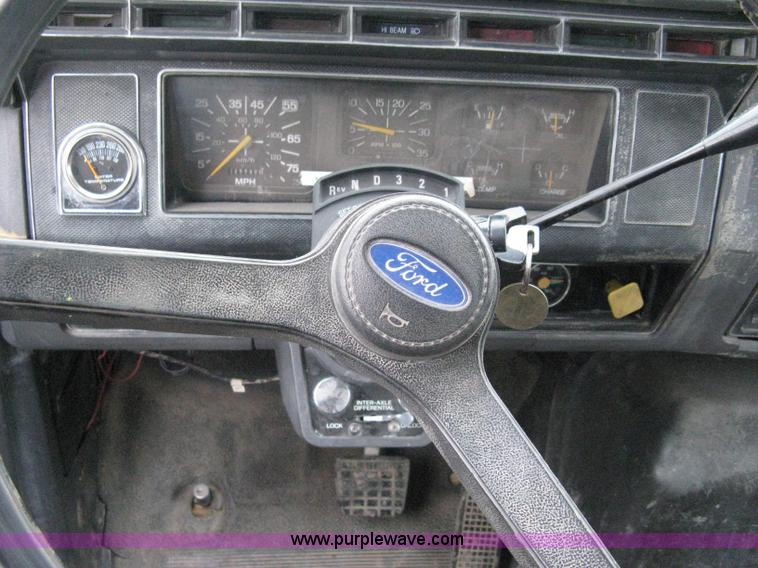 image for item 8095 1991 Ford FT900 tandem axle dump truck