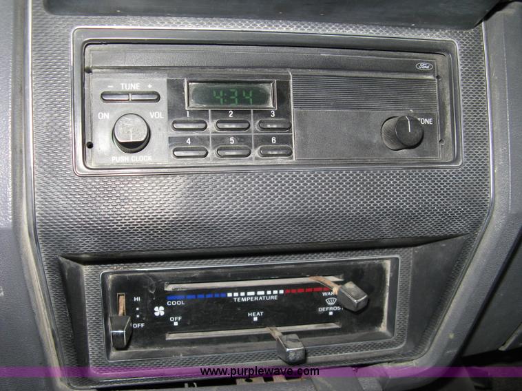 image for item 8095 1991 Ford FT900 tandem axle dump truck