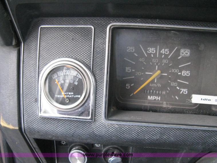 image for item 8095 1991 Ford FT900 tandem axle dump truck