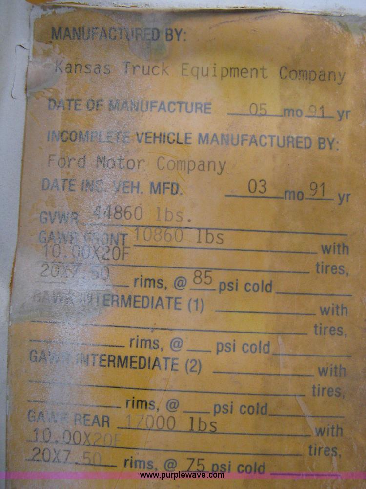 image for item 8095 1991 Ford FT900 tandem axle dump truck