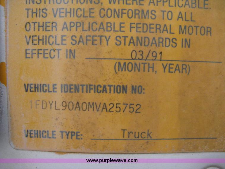 image for item 8095 1991 Ford FT900 tandem axle dump truck