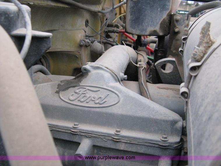 image for item 8095 1991 Ford FT900 tandem axle dump truck