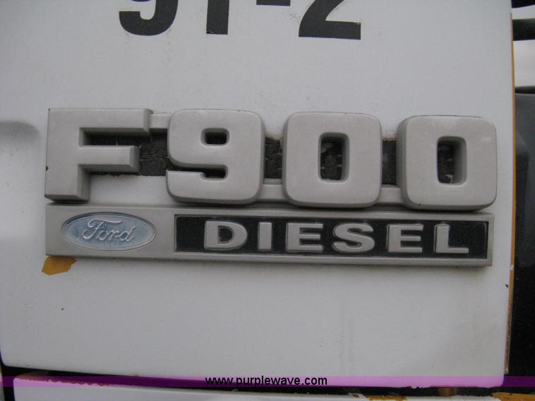 image for item 8095 1991 Ford FT900 tandem axle dump truck