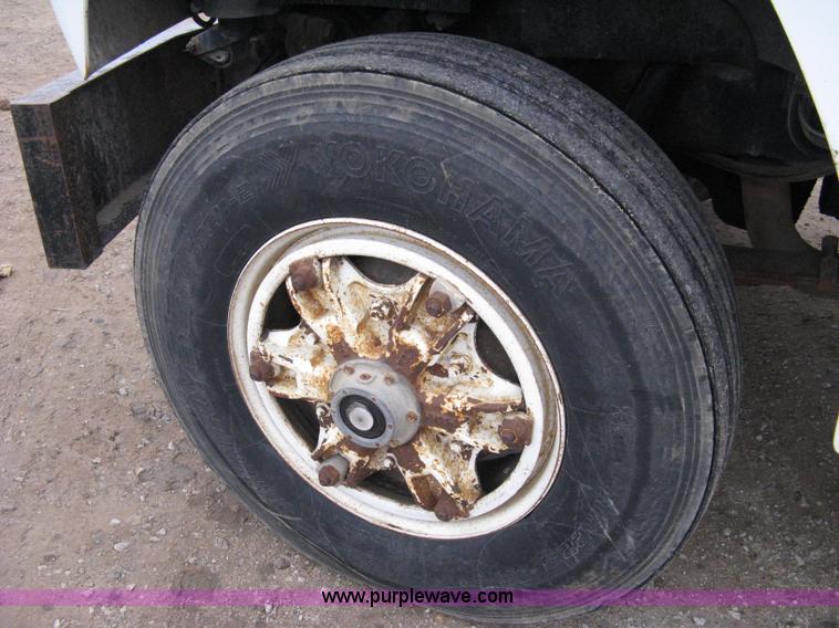 image for item 8095 1991 Ford FT900 tandem axle dump truck