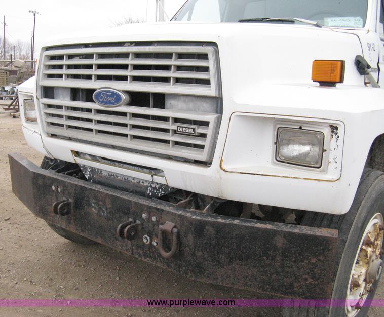 image for item 8095 1991 Ford FT900 tandem axle dump truck