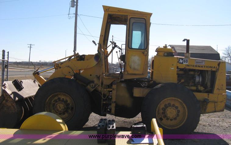 image for item 8099 International H60 wheel loader