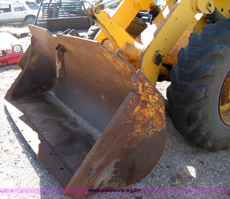 image for item 8099 International H60 wheel loader