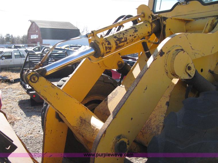 image for item 8099 International H60 wheel loader