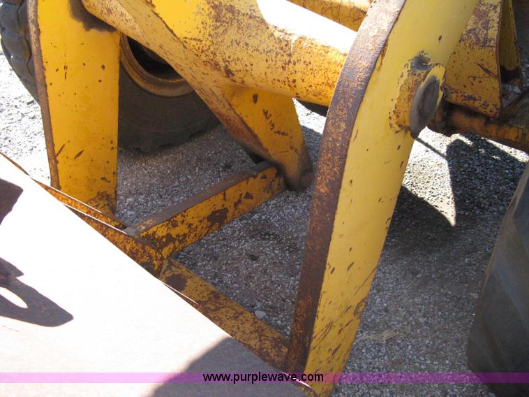 image for item 8099 International H60 wheel loader