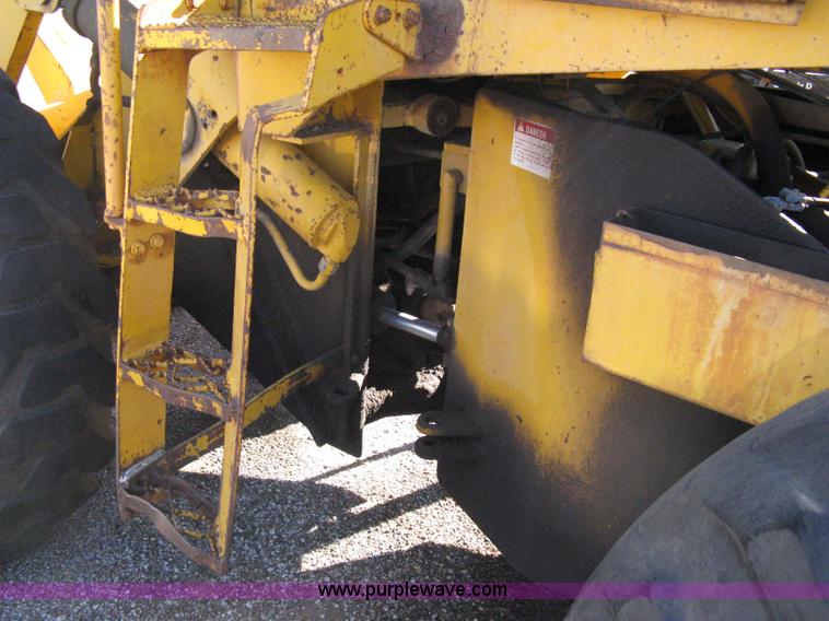 image for item 8099 International H60 wheel loader