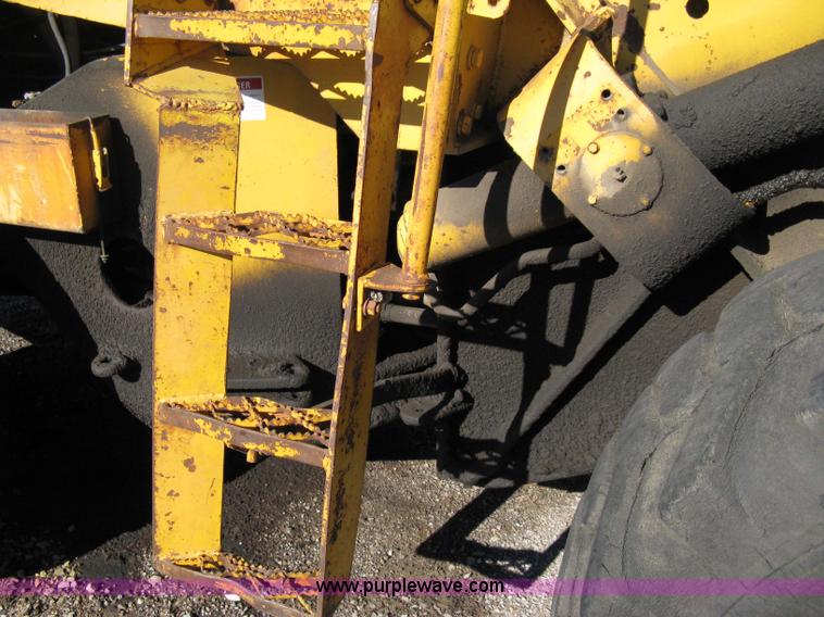 image for item 8099 International H60 wheel loader