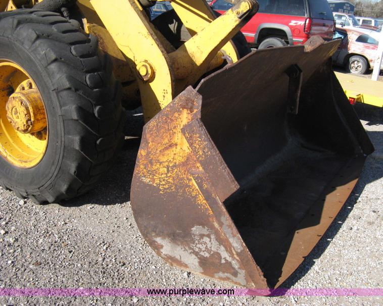 image for item 8099 International H60 wheel loader