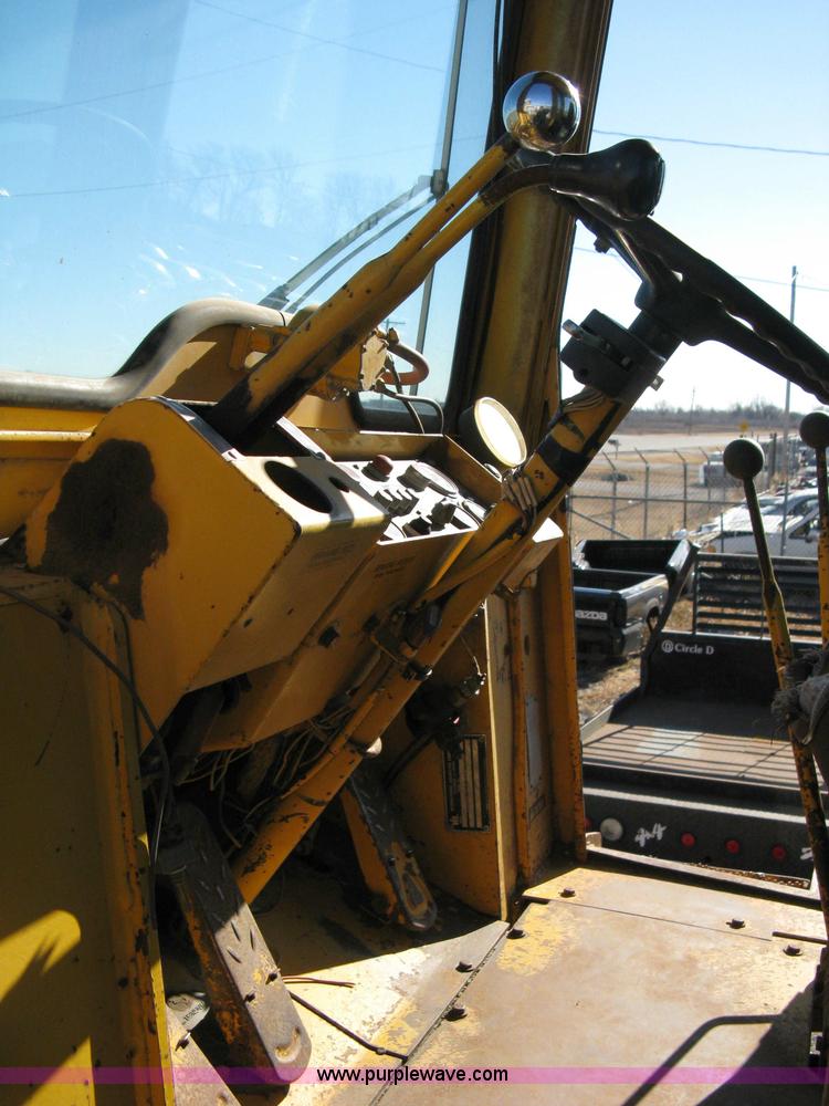 image for item 8099 International H60 wheel loader