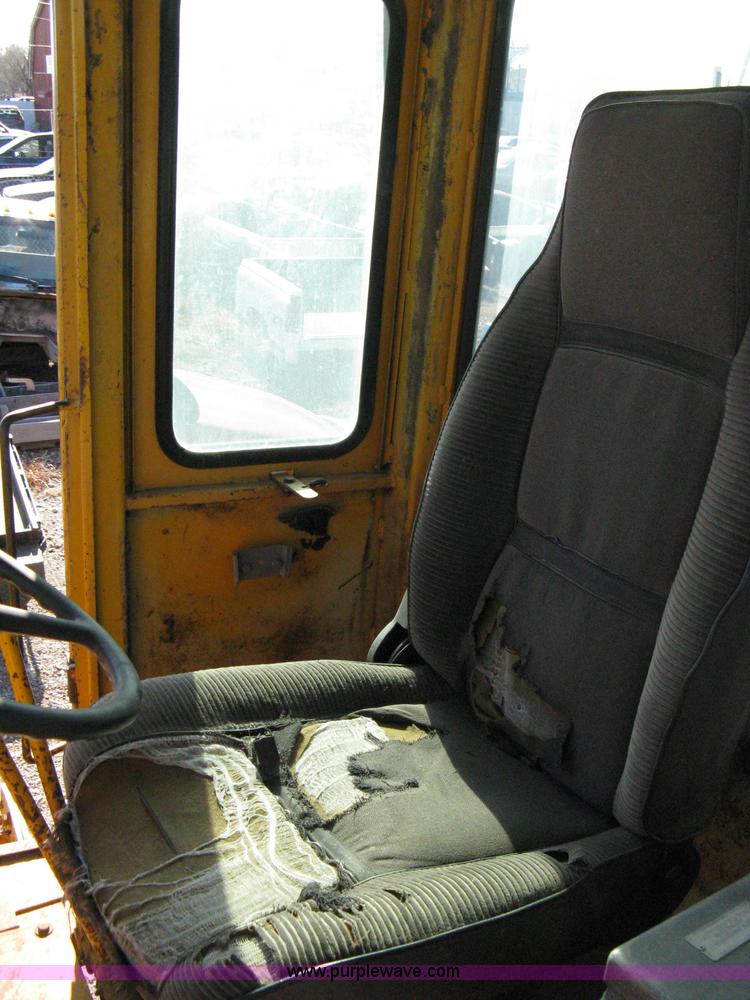 image for item 8099 International H60 wheel loader