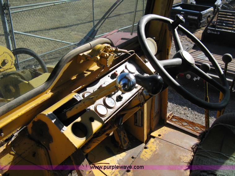 image for item 8099 International H60 wheel loader