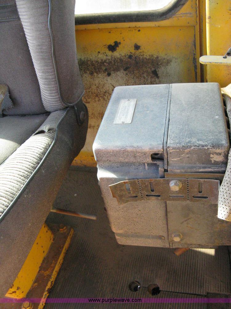 image for item 8099 International H60 wheel loader