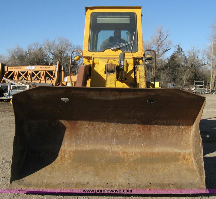 image for item 8102 International H65 wheel loader