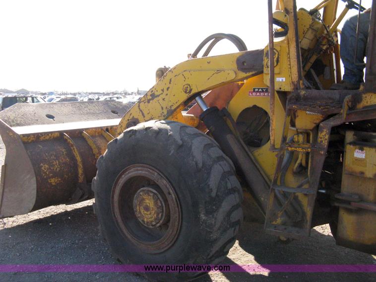 image for item 8102 International H65 wheel loader