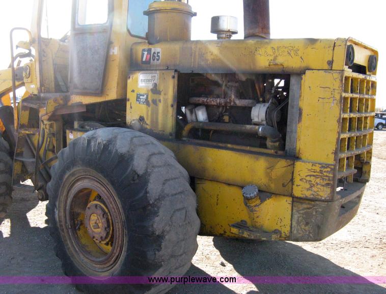 image for item 8102 International H65 wheel loader