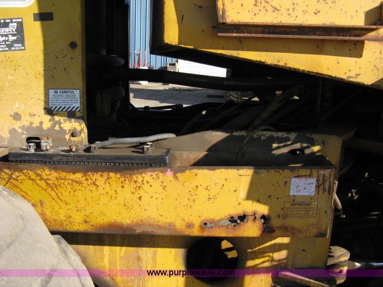 image for item 8102 International H65 wheel loader