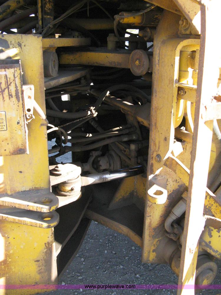 image for item 8102 International H65 wheel loader