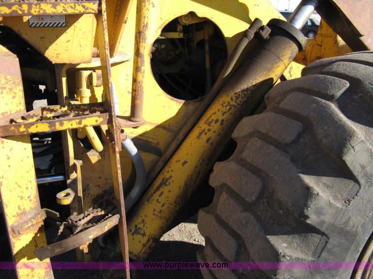 image for item 8102 International H65 wheel loader
