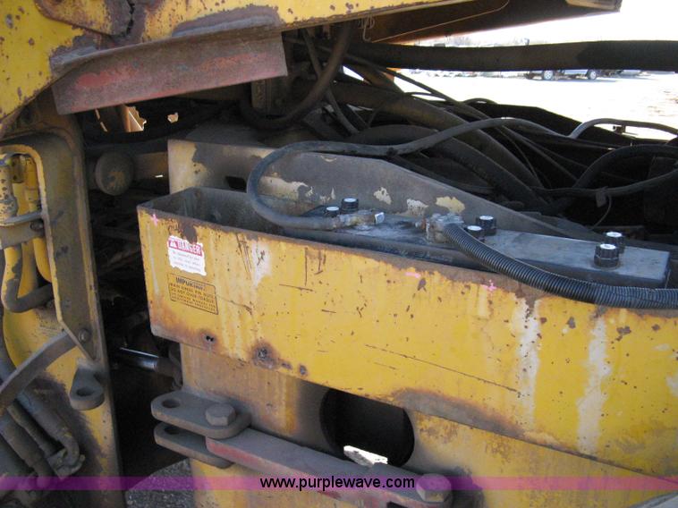 image for item 8102 International H65 wheel loader