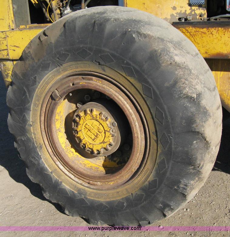image for item 8102 International H65 wheel loader