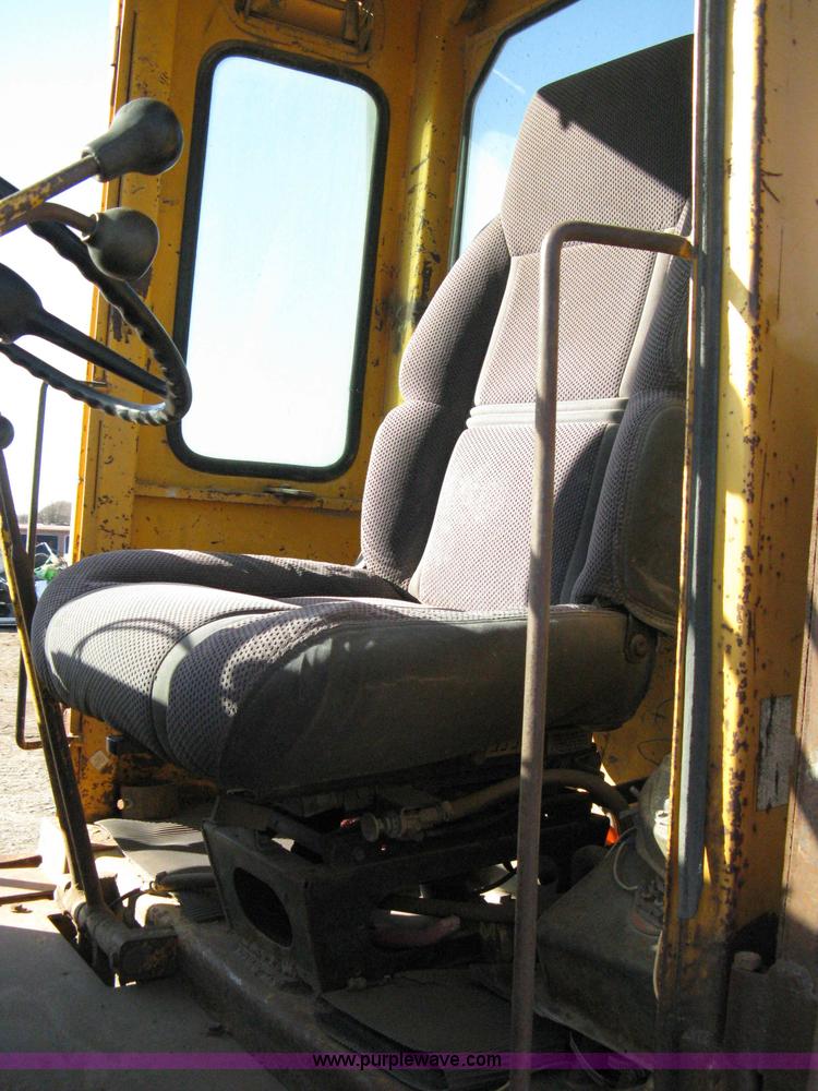 image for item 8102 International H65 wheel loader