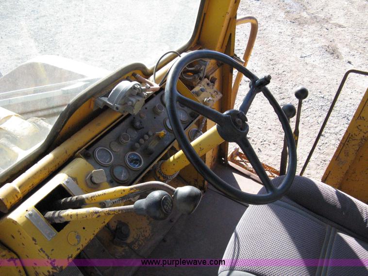 image for item 8102 International H65 wheel loader