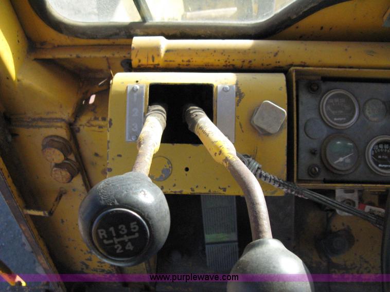 image for item 8102 International H65 wheel loader