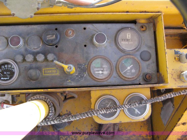 image for item 8102 International H65 wheel loader