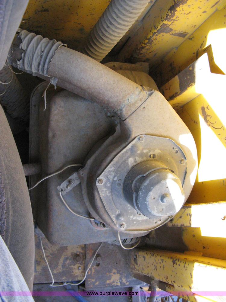 image for item 8102 International H65 wheel loader