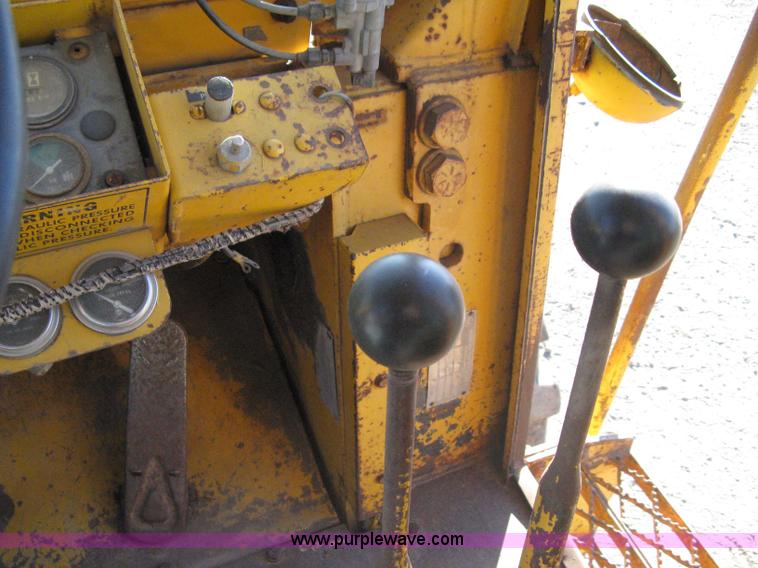 image for item 8102 International H65 wheel loader