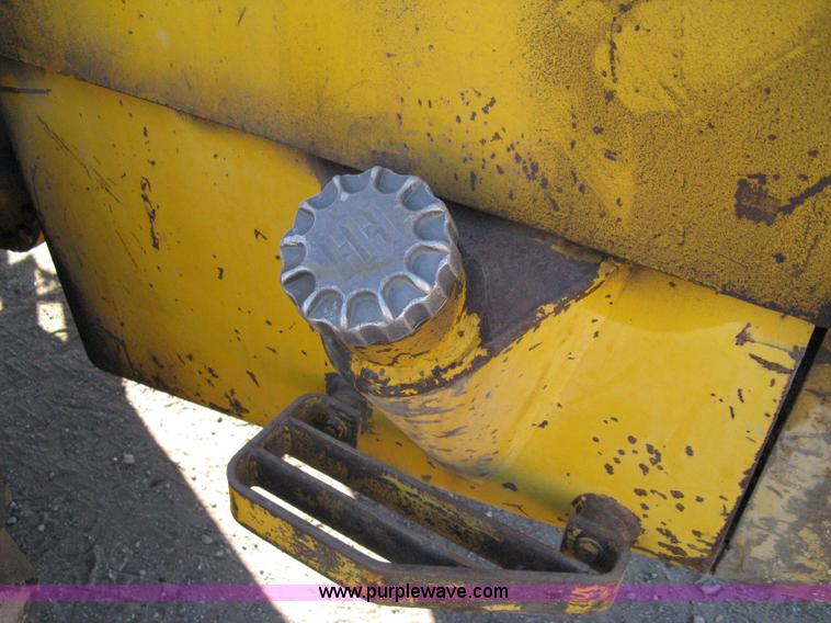 image for item 8102 International H65 wheel loader