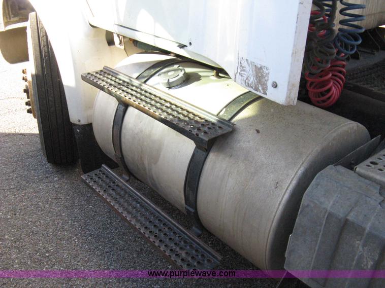 image for item 8108 1995 International 8100 semi truck