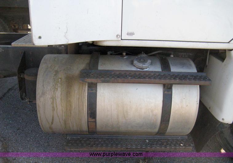 image for item 8108 1995 International 8100 semi truck