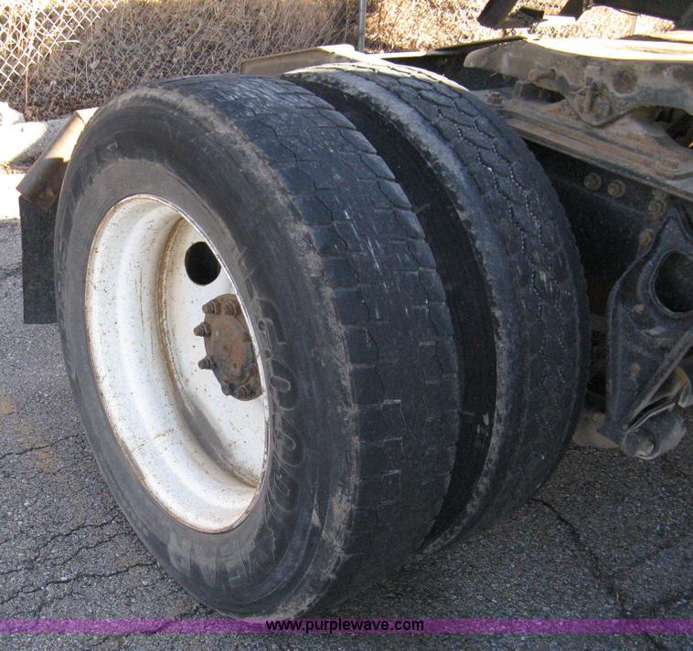 image for item 8108 1995 International 8100 semi truck