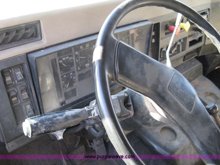 image for item 8108 1995 International 8100 semi truck