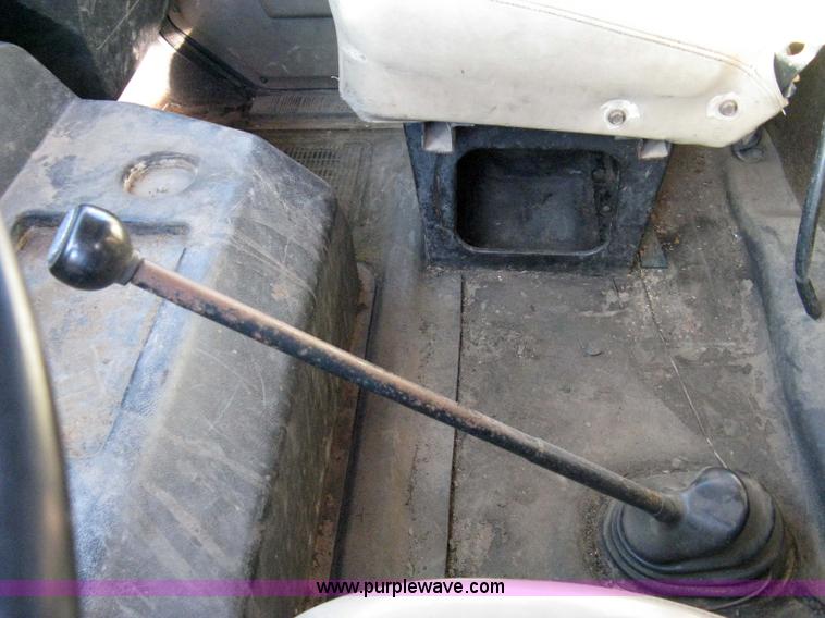 image for item 8108 1995 International 8100 semi truck