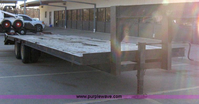 image for item 8109 1992 JFW goose neck flatbed trailer