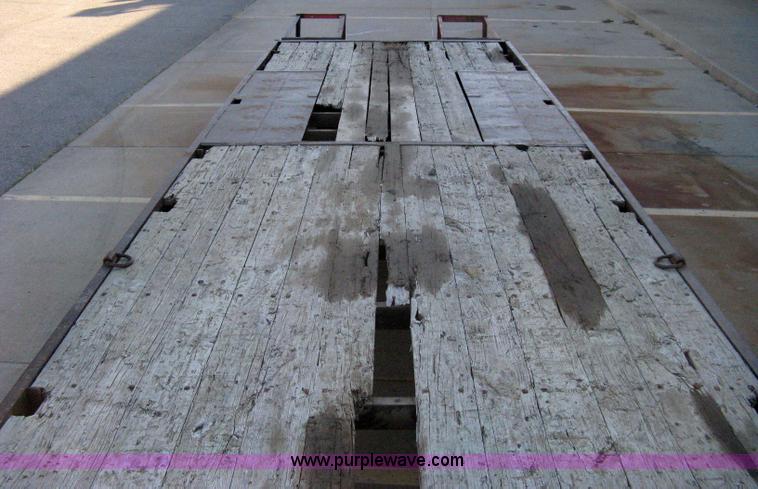 image for item 8109 1992 JFW goose neck flatbed trailer