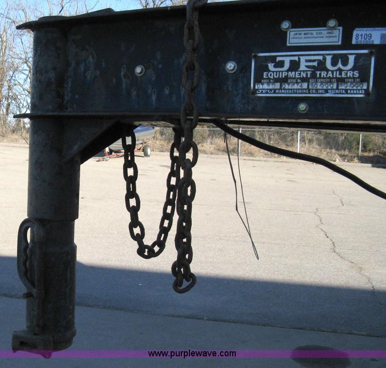 image for item 8109 1992 JFW goose neck flatbed trailer