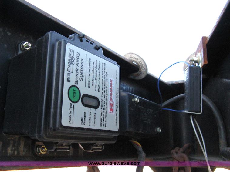 image for item 8109 1992 JFW goose neck flatbed trailer