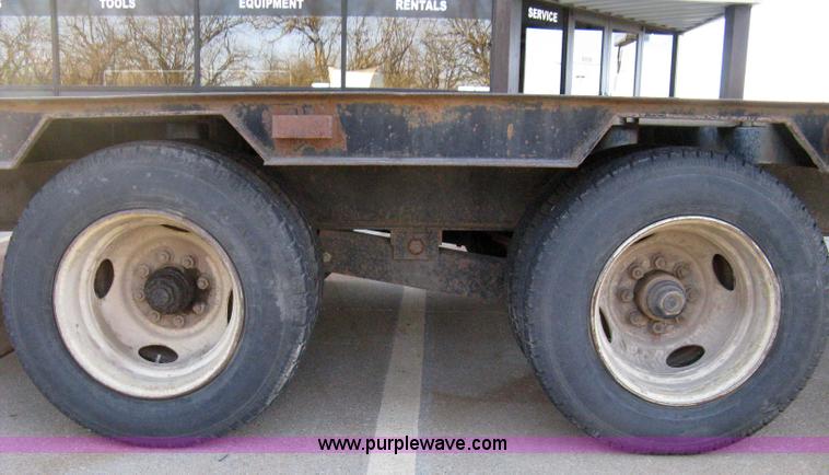 image for item 8109 1992 JFW goose neck flatbed trailer