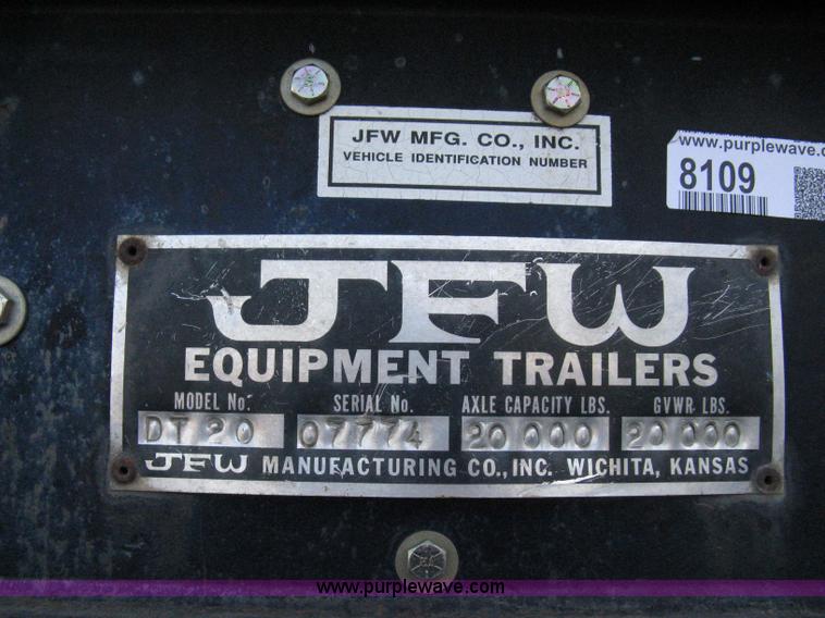 image for item 8109 1992 JFW goose neck flatbed trailer